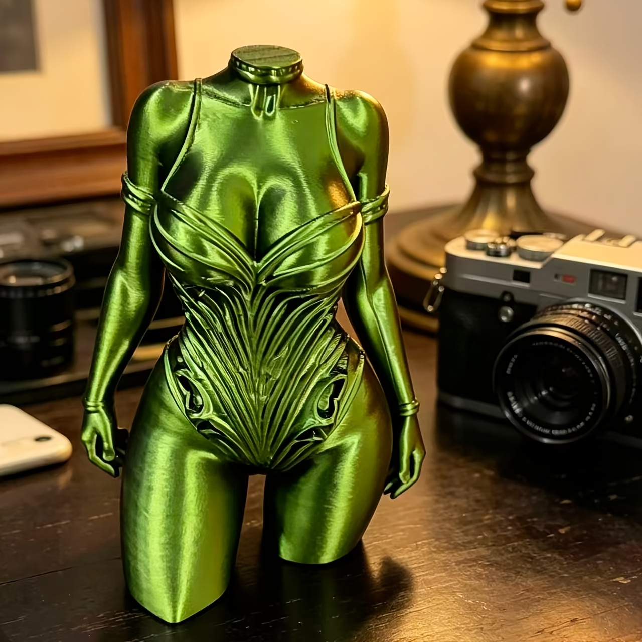 Cyberpunk Style Woman Torso Fi - Office Furniture Hon 评论和价格