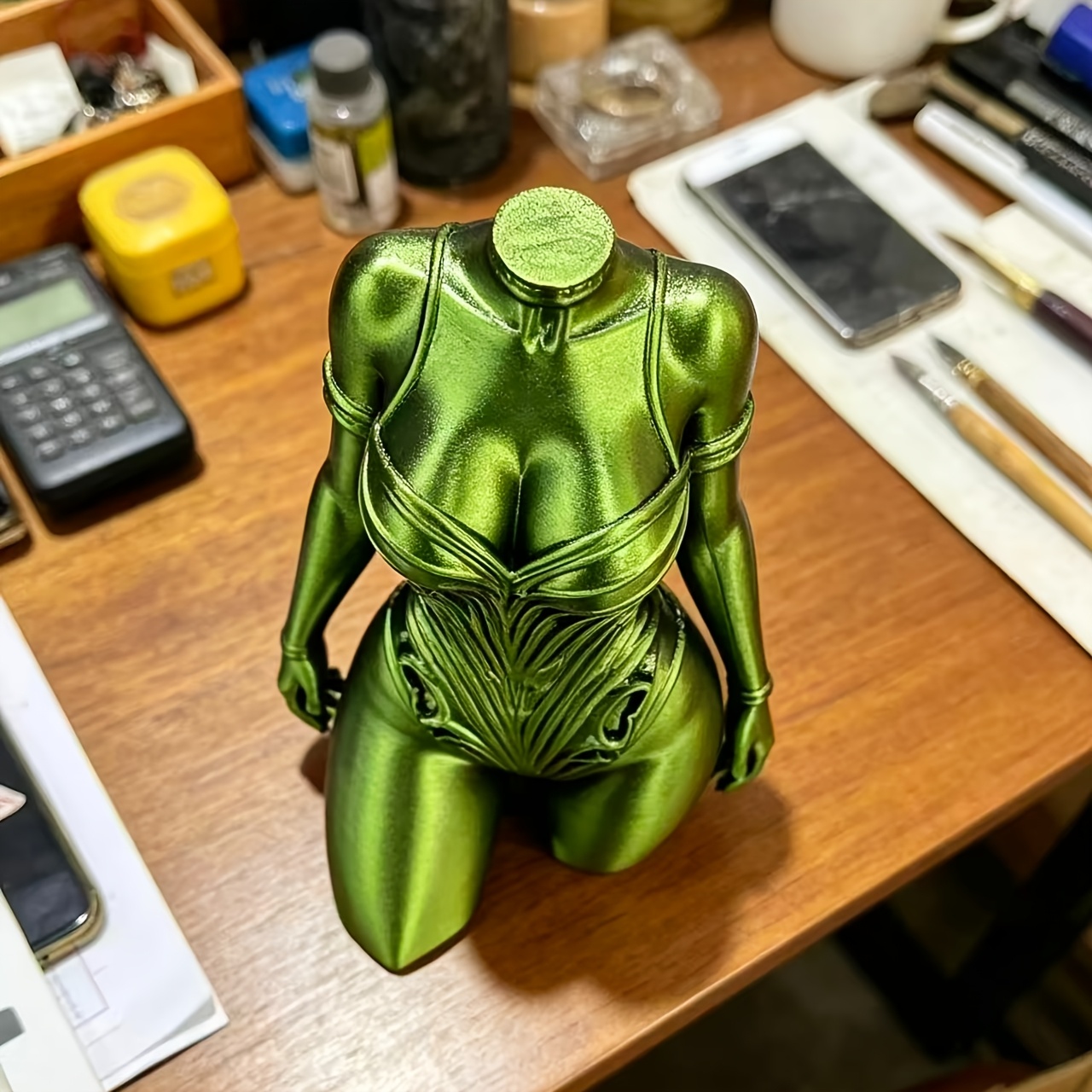 Cyberpunk Style Woman Torso Fi - Office Furniture Hon 评论和价格